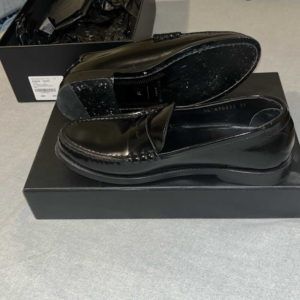 Worn once to a wedding beautiful shoe no longer fits me